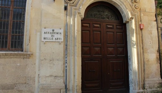 Direttore in discussione. E all’Accademia di Lecce si sospendono tutte le attività